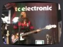 Ca groove sur le stand TCElectronic.