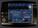 Dmonstration de la pdale de delay stro Electro-Harmonix Stereo Memory Man. Rediffusion.