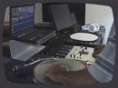 DJ Supaphonik testant la dernire version de MixVibes CROSS.